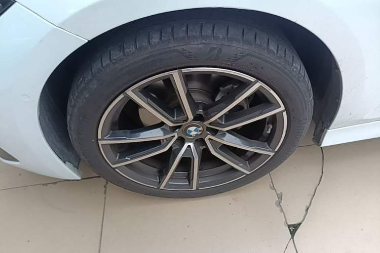 Used BMW 3 Series 2024 325Li M Sport Package Left Front Wheel Hub
