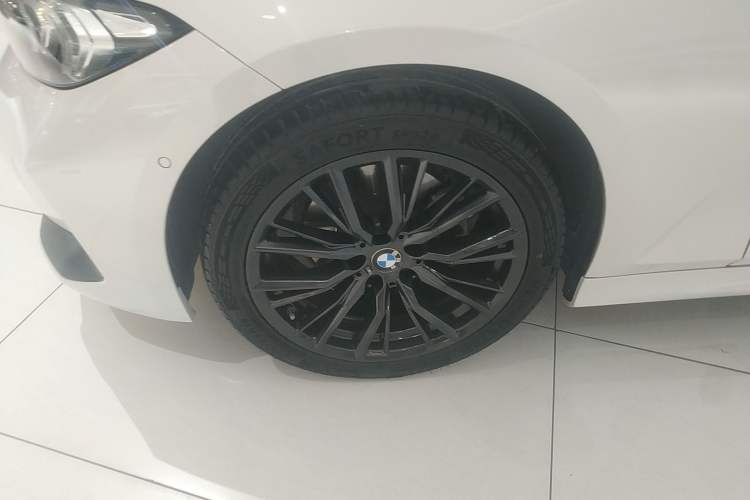 Used BMW 3 Series 2024 325Li M Sport Package Left Front Wheel Hub