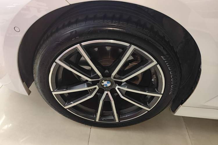 Used BMW 3 Series 2024 325Li M Sport Package Left Front Wheel Hub