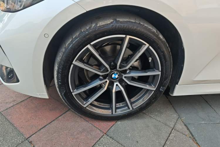 Used BMW 3 Series 2024 325Li M Sport Package Left Front Wheel Hub