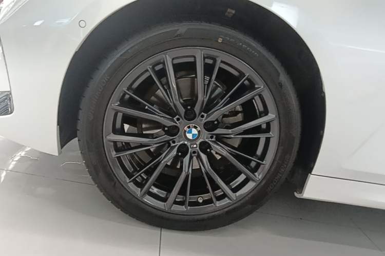 Used BMW 3 Series 2024 325Li M Sport Night Edition Package Left Front Wheel Hub