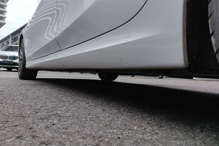 Used BMW 3 Series 2024 320Li M Sport Package Left Side Sill