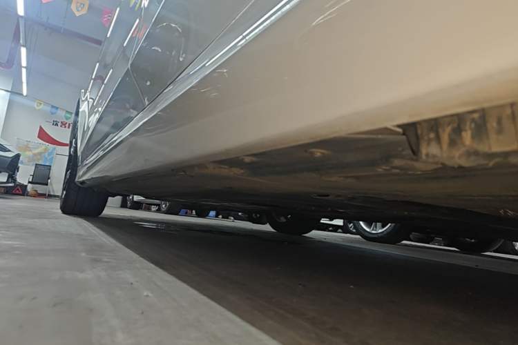 Used BMW 3 Series 2024 325i M Sport Package Left Side Sill