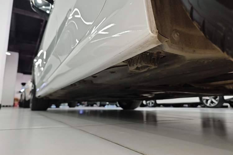 Used BMW 3 Series 2024 325i M Sport Package Left Side Sill