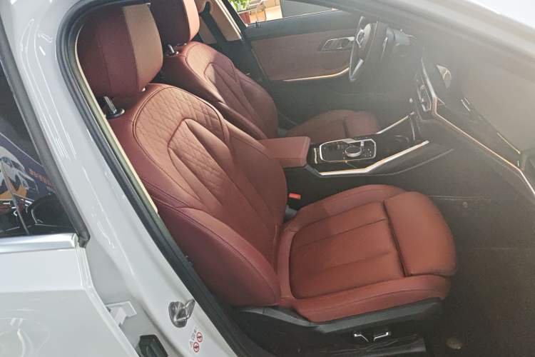 Used BMW 3 Series 2024 320Li M Sport Package Right Front Seat