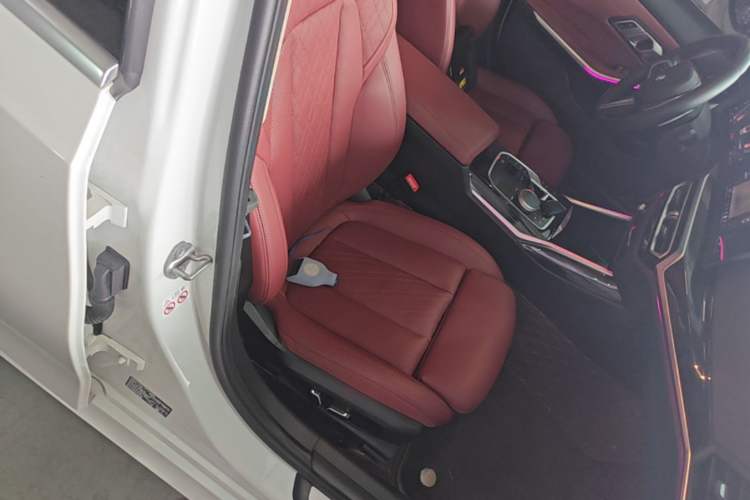 Used BMW 3 Series 2024 320Li M Sport Package Right Front Seat