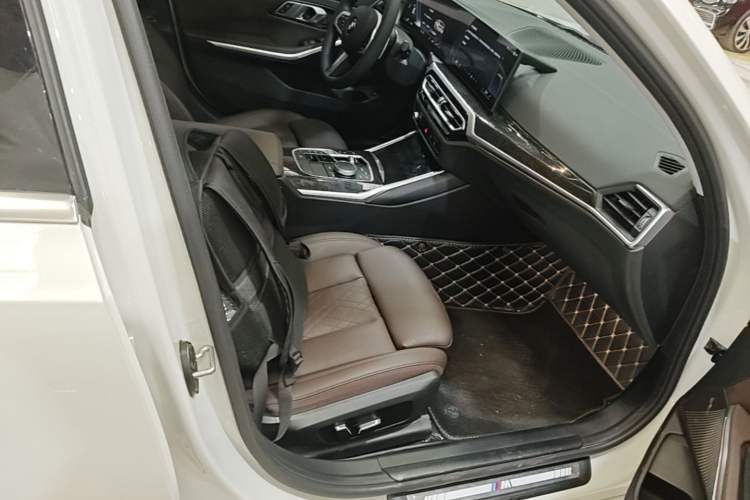 Used BMW 3 Series 2024 325Li M Sport Package Right Front Seat