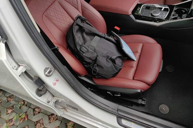 Used BMW 3 Series 2024 320Li M Sport Package Right Front Seat