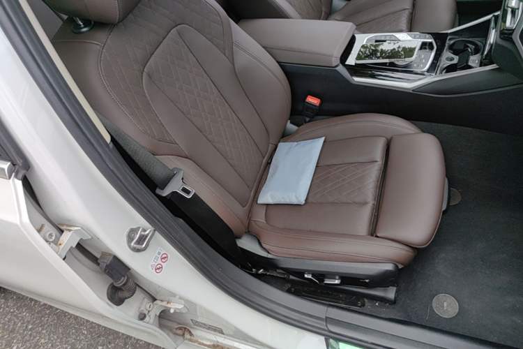 Used BMW 3 Series 2024 320Li M Sport Package Right Front Seat