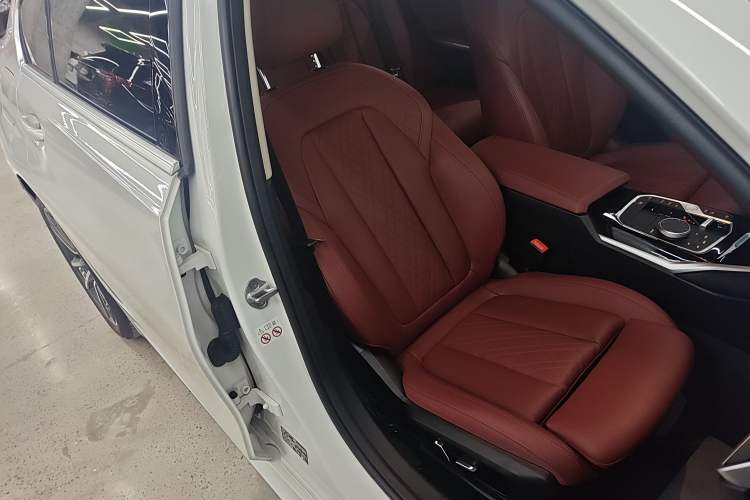 Used BMW 3 Series 2024 320Li M Sport Package Right Front Seat