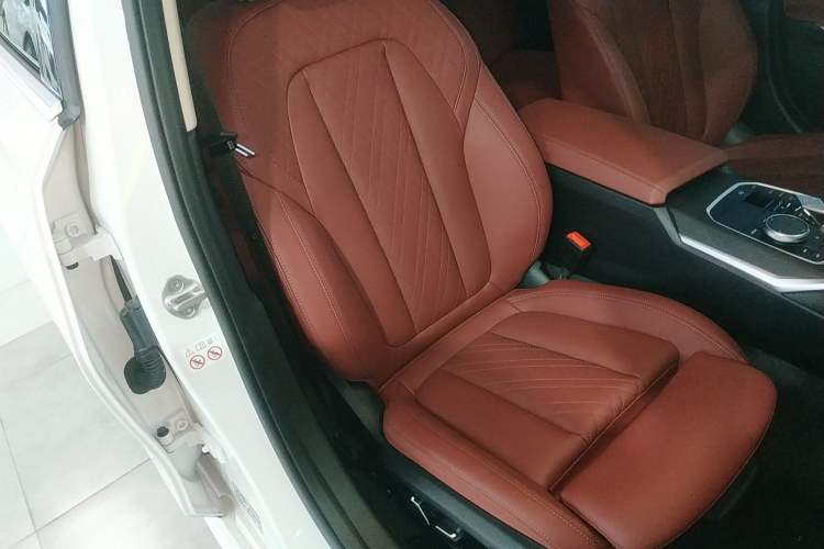 Used BMW 3 Series 2024 325i M Sport Package Right Front Seat