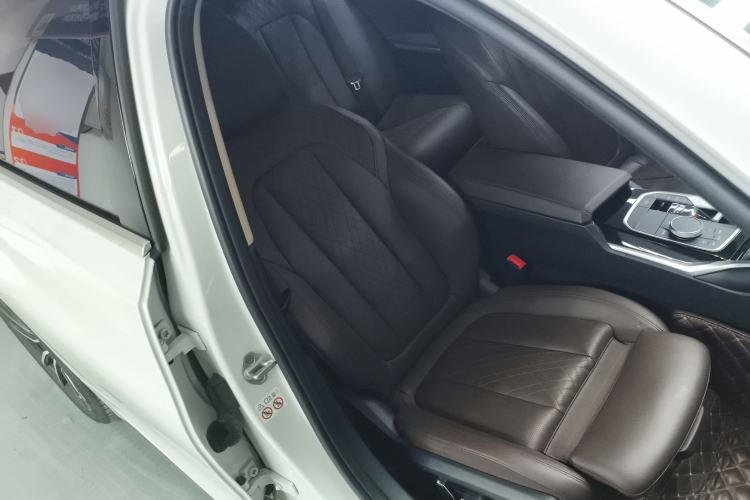 Used BMW 3 Series 2024 320Li M Sport Package Right Front Seat