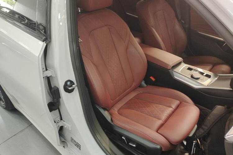 Used BMW 3 Series 2024 325i M Sport Night Edition Package Right Front Seat