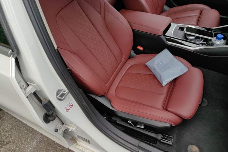 Used BMW 3 Series 2024 320Li M Sport Package Right Front Seat