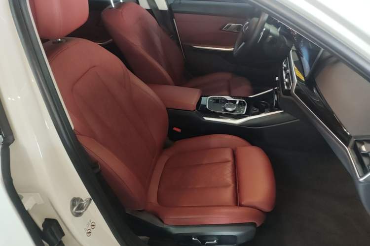 Used BMW 3 Series 2024 320Li M Sport Package Right Front Seat