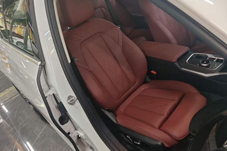Used BMW 3 Series 2024 325i M Sport Package Right Front Seat