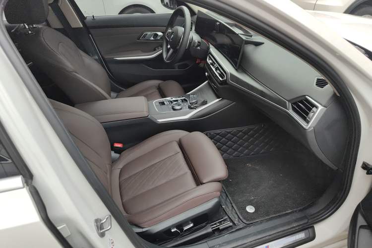 Used BMW 3 Series 2024 325i M Sport Package Right Front Seat