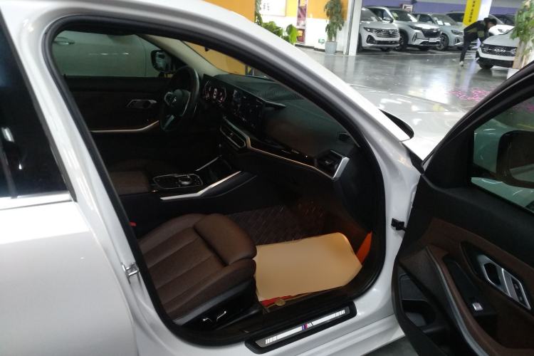 Used BMW 3 Series 2024 320Li M Sport Package Right Front Seat