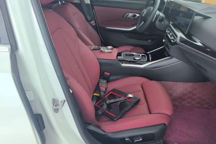 Used BMW 3 Series 2024 320Li M Sport Package Right Front Seat