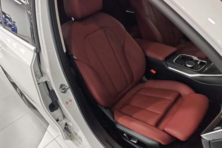 Used BMW 3 Series 2024 325i M Sport Package Right Front Seat