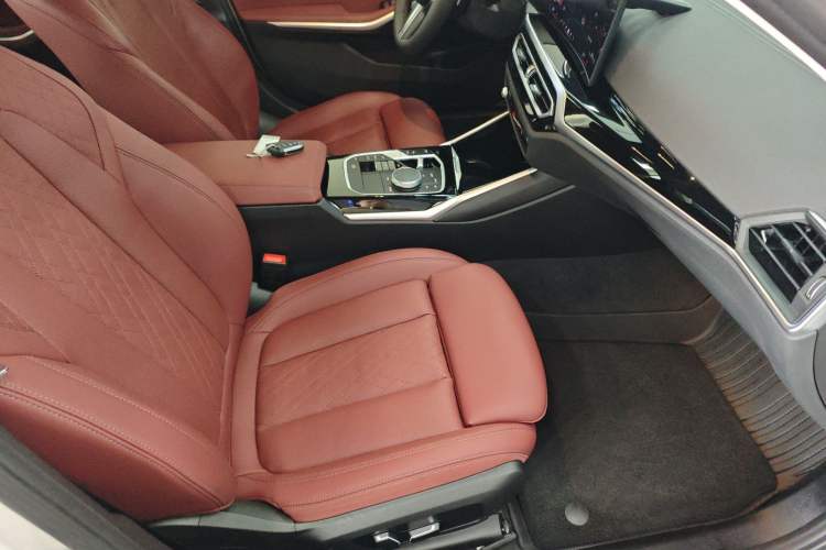 Used BMW 3 Series 2024 320i M Sport Package Right Front Seat