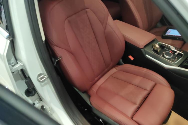 Used BMW 3 Series 2024 325i M Sport Package Right Front Seat