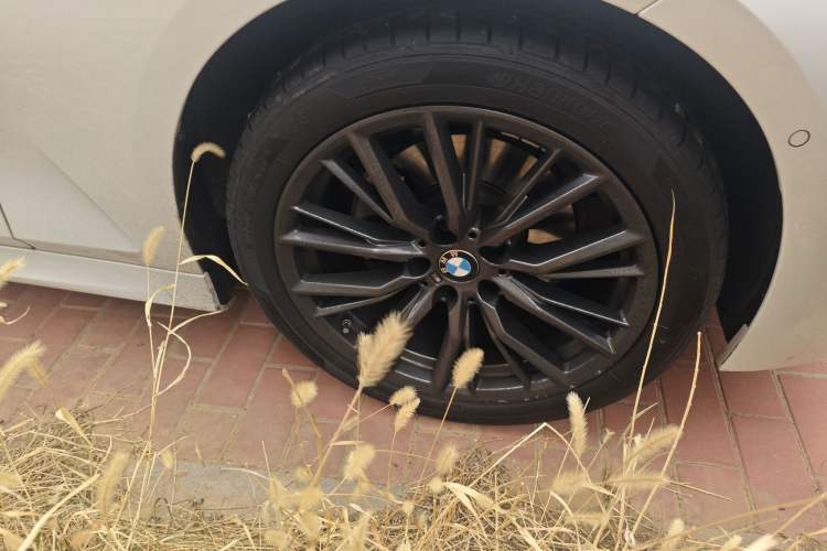 Used BMW 3 Series 2024 325Li M Sport Night Edition Package Right Front Wheel Hub