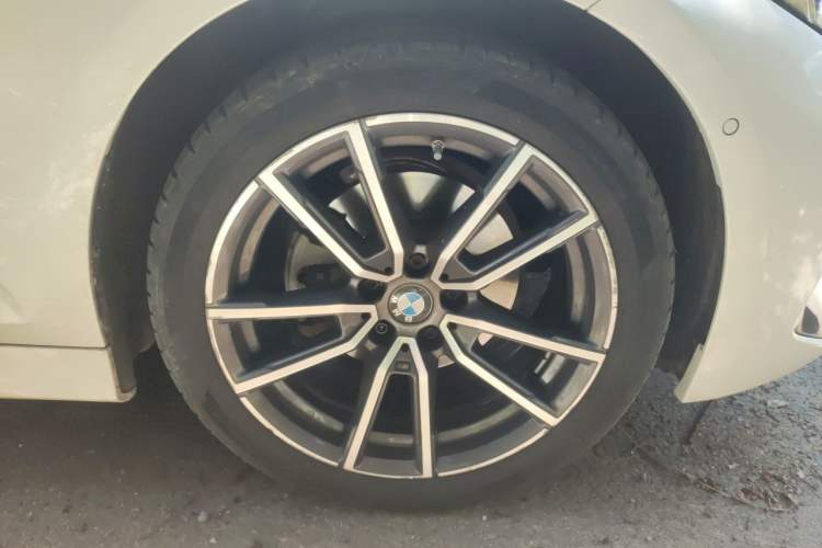 Used BMW 3 Series 2024 325Li M Sport Package Right Front Wheel Hub