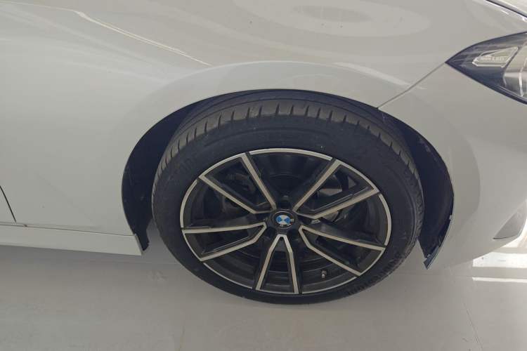 Used BMW 3 Series 2024 320Li M Sport Package Right Front Wheel Hub