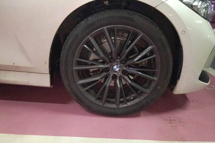 Used BMW 3 Series 2024 325i M Sport Night Edition Package Right Front Wheel Hub