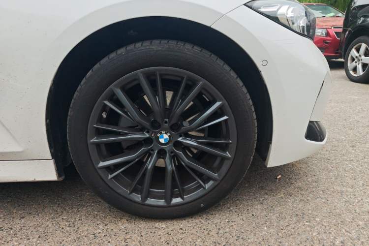 Used BMW 3 Series 2024 325i M Sport Night Edition Package Right Front Wheel Hub
