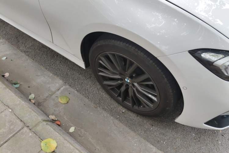Used BMW 3 Series 2024 325i M Sport Night Edition Package Right Front Wheel Hub