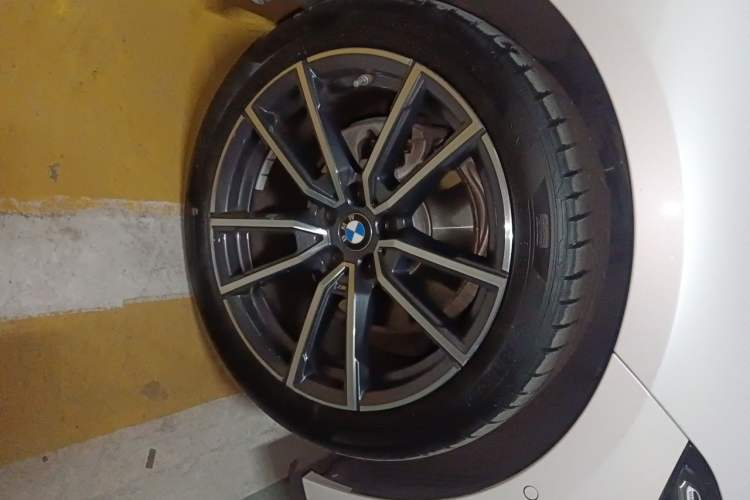 Used BMW 3 Series 2024 325Li M Sport Package Right Front Wheel Hub