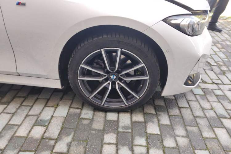 Used BMW 3 Series 2024 325Li M Sport Package Right Front Wheel Hub