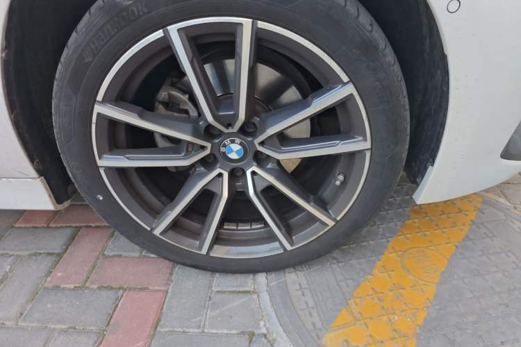 Used BMW 3 Series 2024 325Li M Sport Package Right Front Wheel Hub