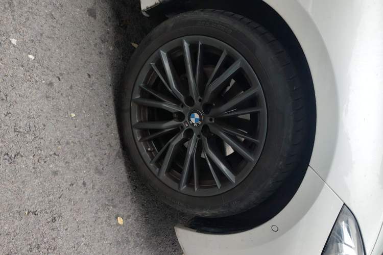 Used BMW 3 Series 2024 325Li M Sport Night Edition Package Right Front Wheel Hub