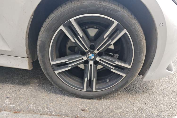 Used BMW 3 Series 2024 325i M Sport Package Right Front Wheel Hub