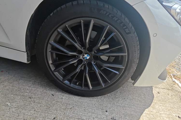 Used BMW 3 Series 2024 325Li M Sport Night Edition Package Right Front Wheel Hub