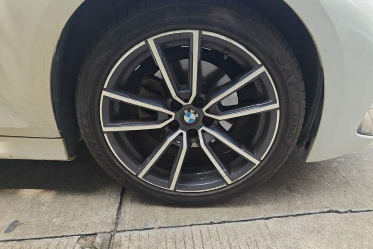 Used BMW 3 Series 2024 320Li M Sport Package Right Front Wheel Hub