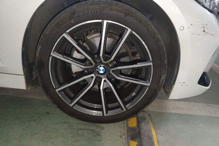 Used BMW 3 Series 2024 325Li M Sport Package Right Front Wheel Hub