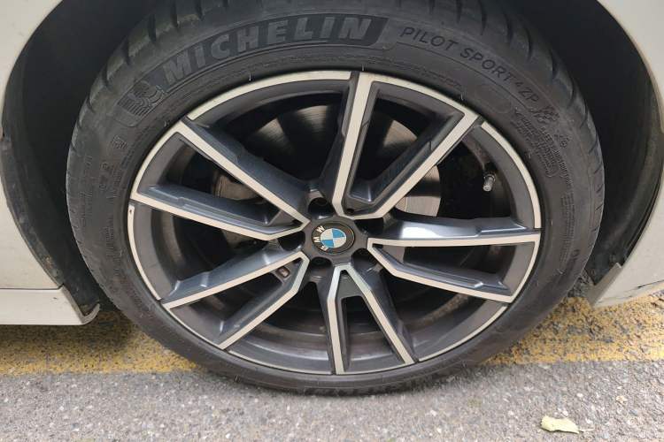 Used BMW 3 Series 2024 320Li M Sport Package Right Front Wheel Hub