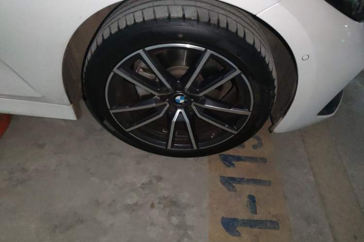 Used BMW 3 Series 2024 325Li M Sport Package Right Front Wheel Hub