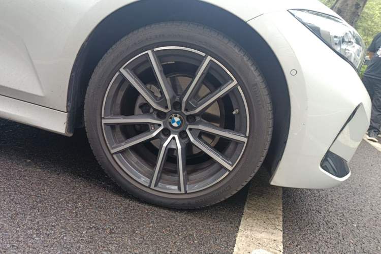 Used BMW 3 Series 2024 325Li M Sport Package Right Front Wheel Hub