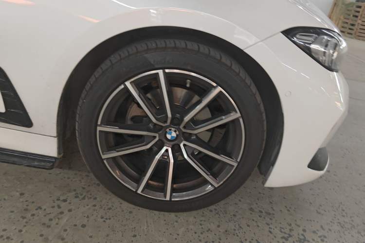 Used BMW 3 Series 2024 325Li M Sport Package Right Front Wheel Hub
