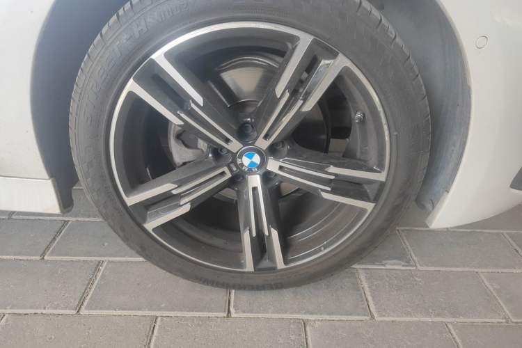 Used BMW 3 Series 2024 325i M Sport Package Right Front Wheel Hub