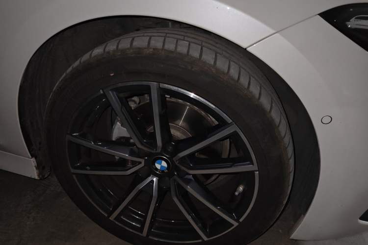 Used BMW 3 Series 2024 325Li M Sport Package Right Front Wheel Hub