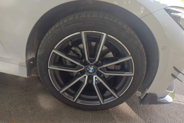 Used BMW 3 Series 2024 325Li M Sport Package Right Front Wheel Hub