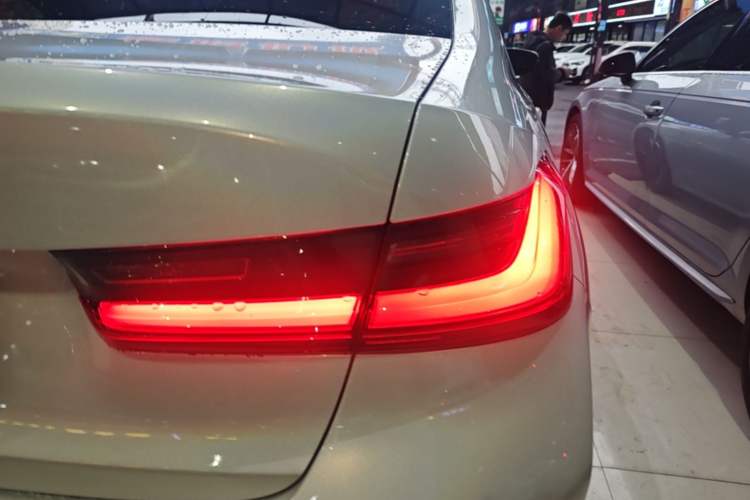 Used BMW 3 Series 2024 325i M Sport Package Right Rear Taillight