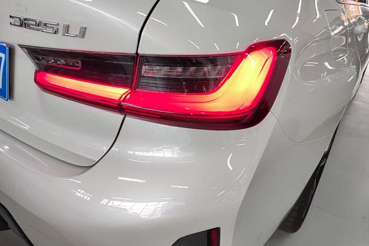 Used BMW 3 Series 2024 325Li M Sport Package Right Rear Taillight