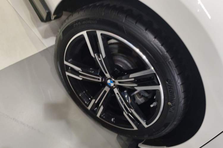 Used BMW 3 Series 2024 325i M Sport Package Right Rear Wheel Hub